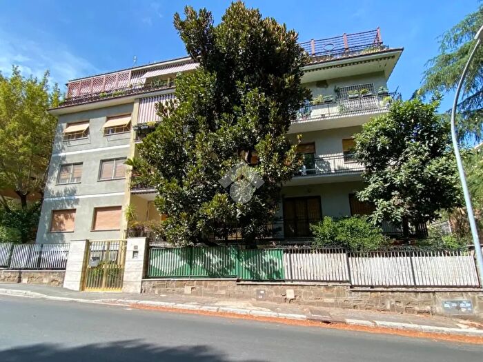 Appartamento trilocale in affitto in Via della Divisione Torino, Roma