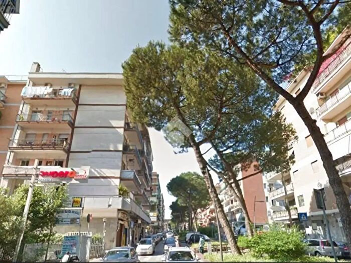 Appartamento trilocale in affitto in Via Edoardo Nicolardi, Napoli