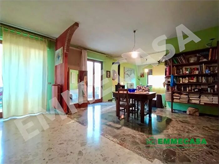 Appartamento con 5 locali in vendita in Valenzano