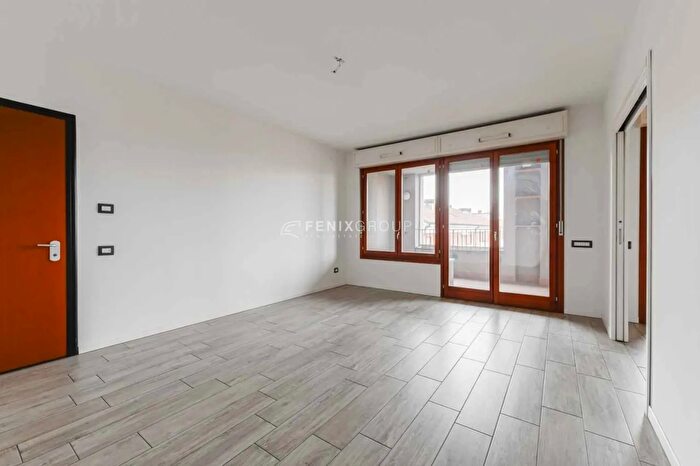 Appartamento quadrilocale in vendita in Via Maccacaro, Milano