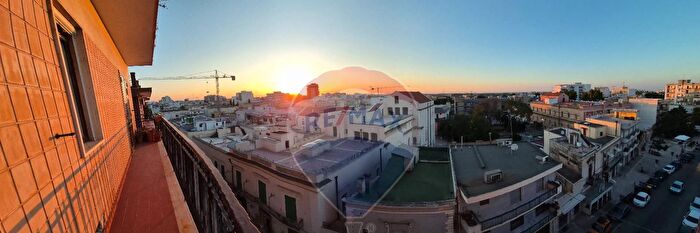 Appartamento con 6 locali in vendita in Via Dante Alighieri, Triggiano