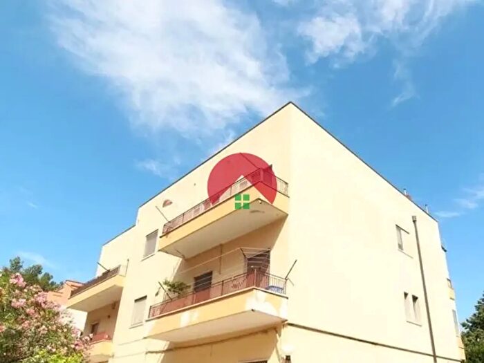 Appartamento trilocale in affitto in Via Castello, Matera