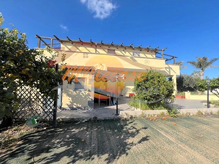 Casa con 8 locali in vendita in Via Elorina, Siracusa