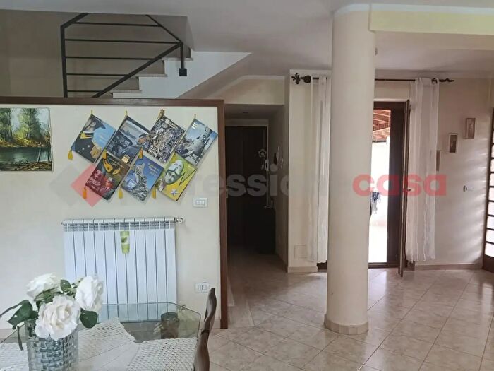 Casa con 10 locali in vendita in Via Immagine, Oricola