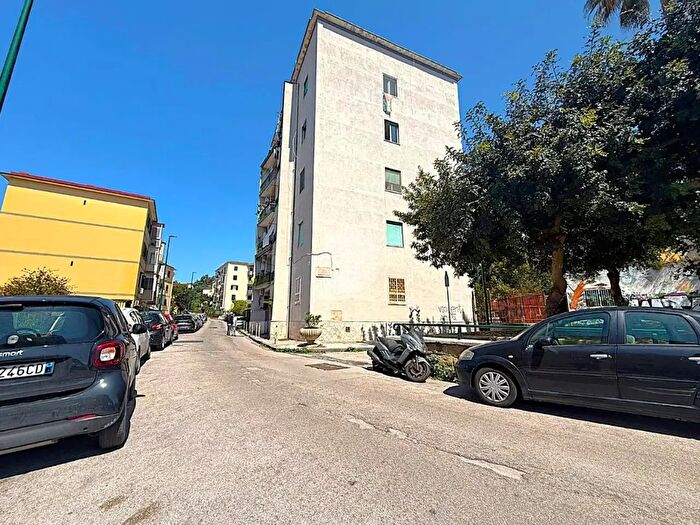 Appartamento trilocale in vendita in Via Boezio, Napoli