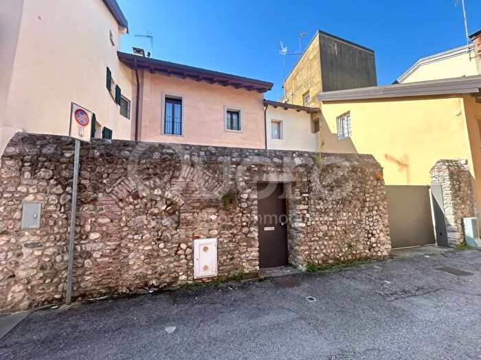 Casa con 5 locali in vendita in Vicolo dello Schioppettino, Udine