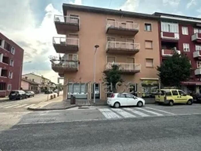 Appartamento quadrilocale in vendita in Corso De Gasperi, Caldiero