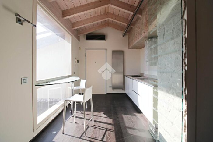 Appartamento trilocale in vendita in Via Piave, Mirandola