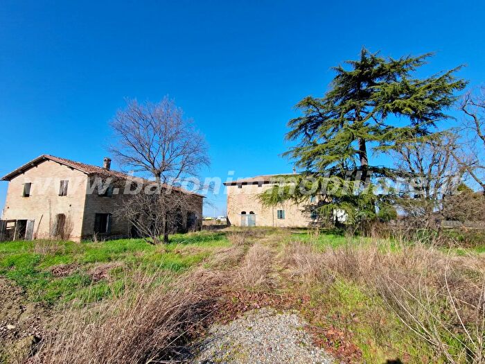 Casa con 10 locali in vendita in Via Magazzeno, Savignano Sul Panaro