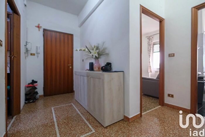 Appartamento con 6 locali in vendita in Via Via San Bartolomeo del Fossato, Genova