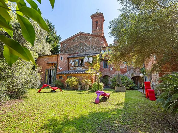 Casa con 20 locali in vendita in Torrita Di Siena