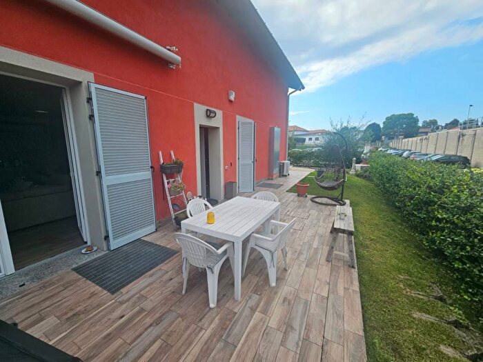 Appartamento quadrilocale in vendita in Via Milano, Villa Guardia