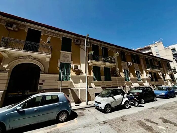 Appartamento trilocale in vendita in Via Gonfalone, Messina