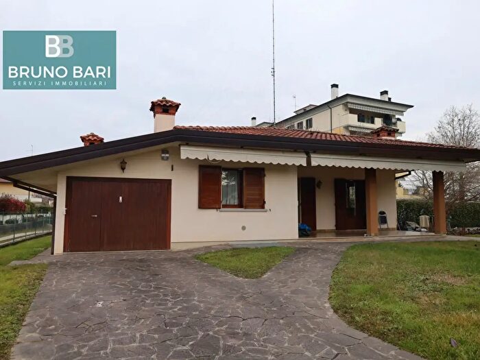 Casa con 5 locali in vendita in Via Borgo Casoni, Pordenone