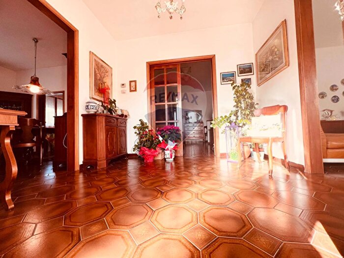 Appartamento con 5 locali in vendita in Cecina