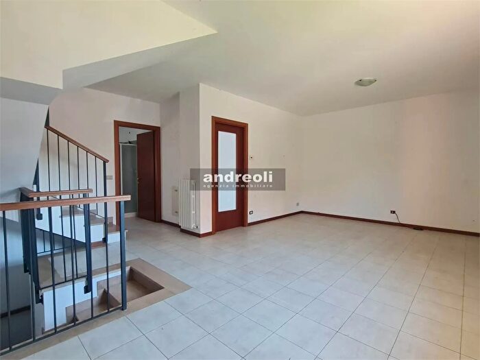 Casa con 6 locali in vendita in Jesi