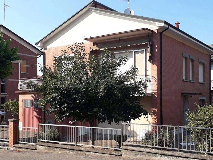 Casa con 6 locali in vendita in Via F Cesari, Scandiano