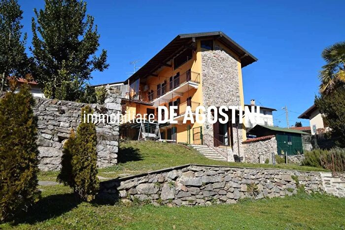 Casa con 8 locali in vendita in Via Piana Paruzzaro Novara, Paruzzaro