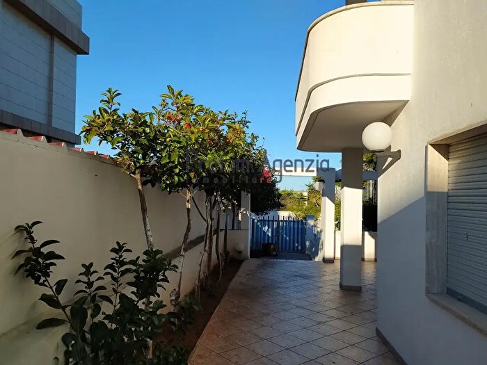 Casa con 7 locali in vendita in Carovigno