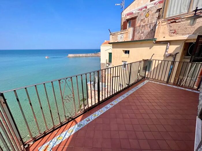 Appartamento trilocale in vendita in Via Bagno Cicerone, Cefalu