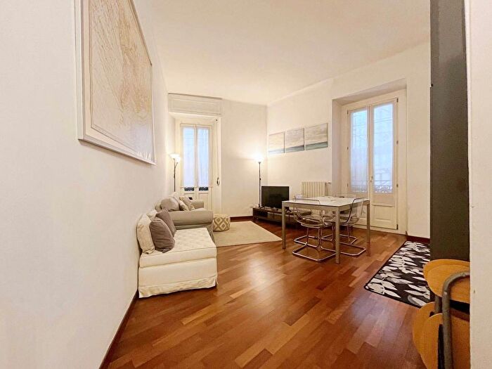 Appartamento trilocale in affitto in Via Antonio Stoppani, Morgagni, Milano