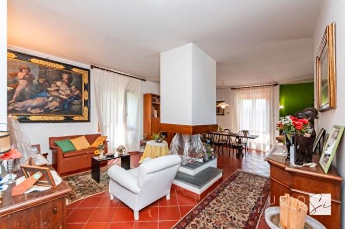 Appartamento con 6 locali in vendita in Via Astronauti, Serravalle Pistoiese