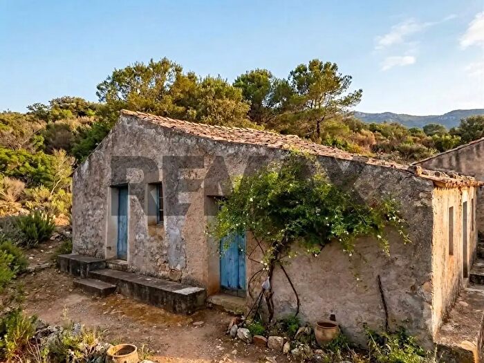 Casa trilocale in vendita in Gratteri