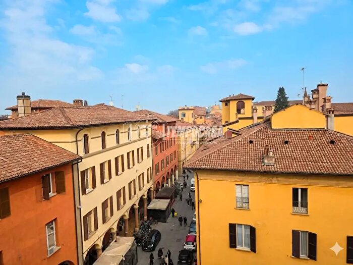 Appartamento con 5 locali in vendita in Piazza San Martino a, Bologna