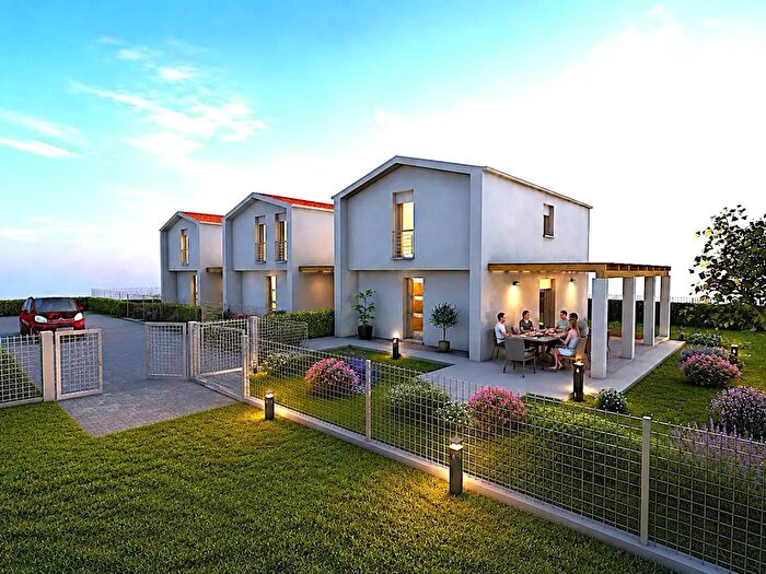 Casa con 6 locali in vendita in Via Diaz, Cavarzere