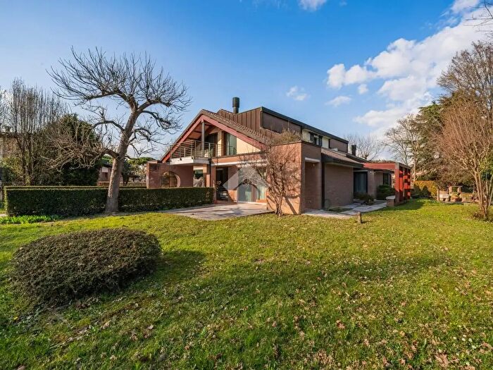 Casa con 6 locali in vendita in Via Minghetti, Venezia