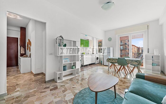 Appartamento trilocale in vendita in Via Calzecchi, Milano