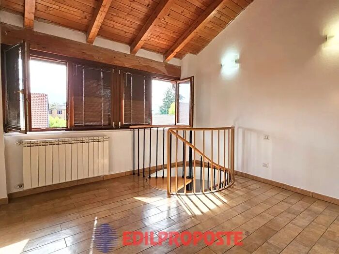 Casa bilocale in vendita in Via Angelo Rampoldi, Bregnano