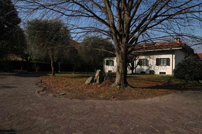 Casa con 6 locali in vendita in Galbiate