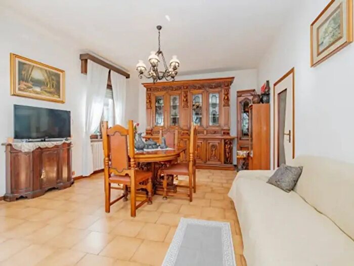 Casa quadrilocale in vendita in Via Ronco Praderigo, Olginate