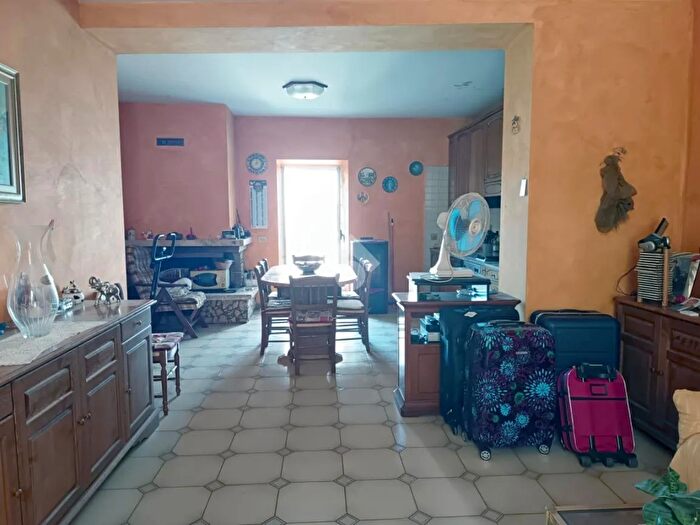 Casa quadrilocale in vendita in Via Umberto Primo, Salisano