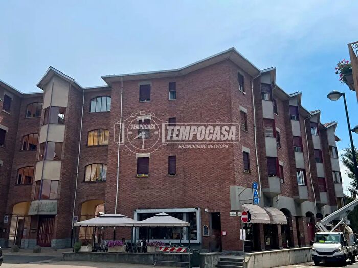 Appartamento con 5 locali in vendita in Via XXIV Maggio, Trofarello