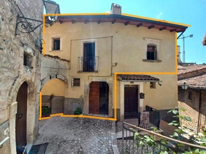 Casa quadrilocale in vendita in Via Roma, Fontecchio