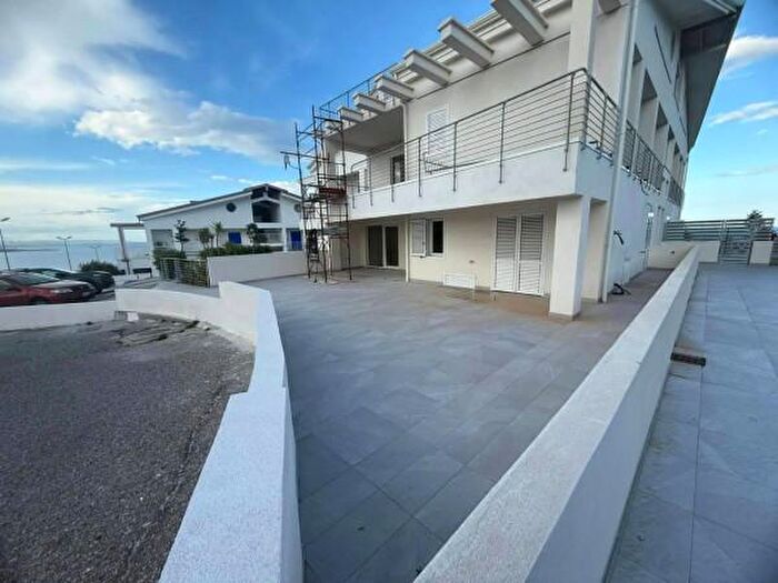 Appartamento quadrilocale in vendita in Viale Magna Grecia, Crotone