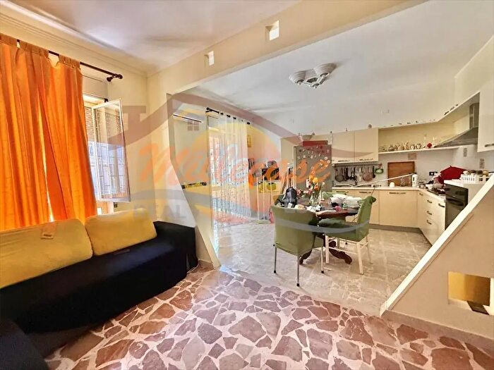 Appartamento quadrilocale in vendita in Via Monte Bianco, Siracusa