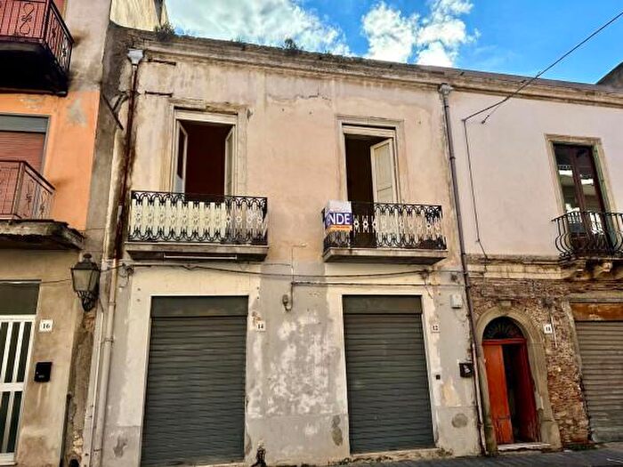 Appartamento con 6 locali in vendita in Via Giuseppe Garibaldi, Barcellona Pozzo Di Gotto