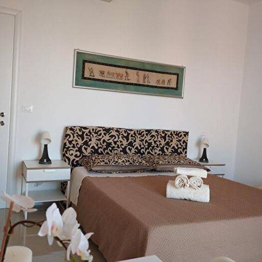 Appartamento trilocale in affitto in Viale Liguria, Navigli Darsena, Milano