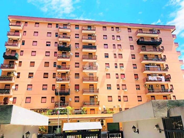 Appartamento quadrilocale in vendita in Via Azolino Hazon, Palermo