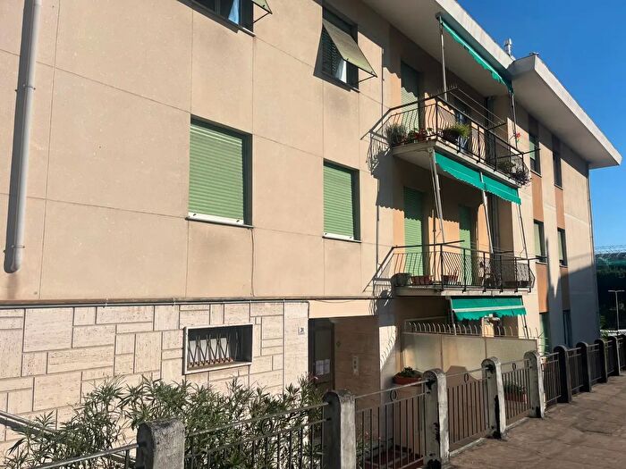 Appartamento con 5 locali in vendita in Via Borgoratti, Genova