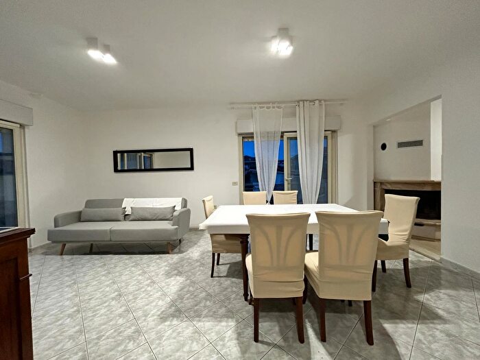 Appartamento con 5 locali in affitto in Viale Maiella a, Francavilla Al Mare