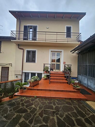 Casa con 5 locali in vendita in Via Montalese, Montemurlo