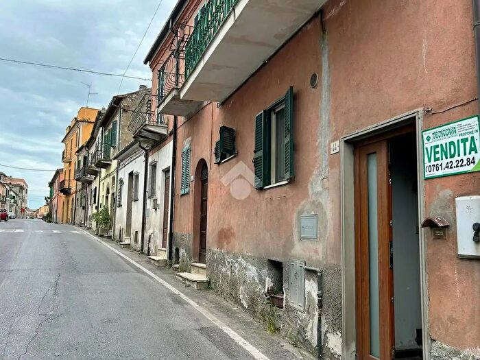 Appartamento bilocale in vendita in Via Roma, Ischia Di Castro