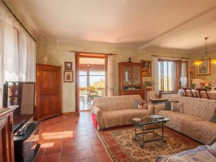 Casa con 8 locali in vendita in Radda In Chianti
