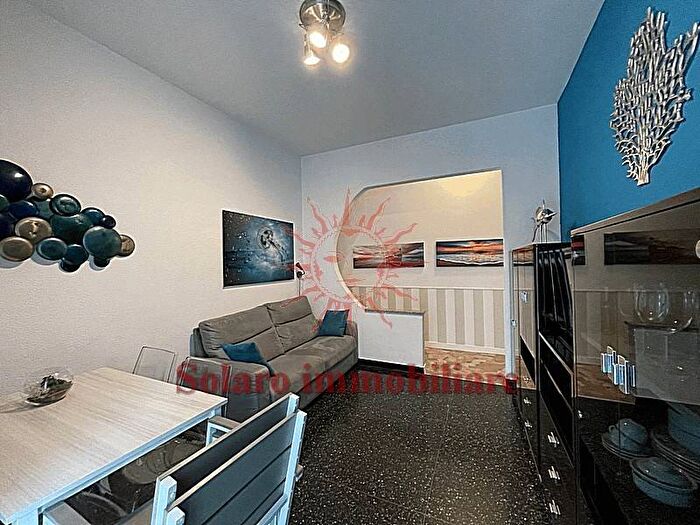 Appartamento trilocale in affitto in Via Aprile, Centro, Varazze