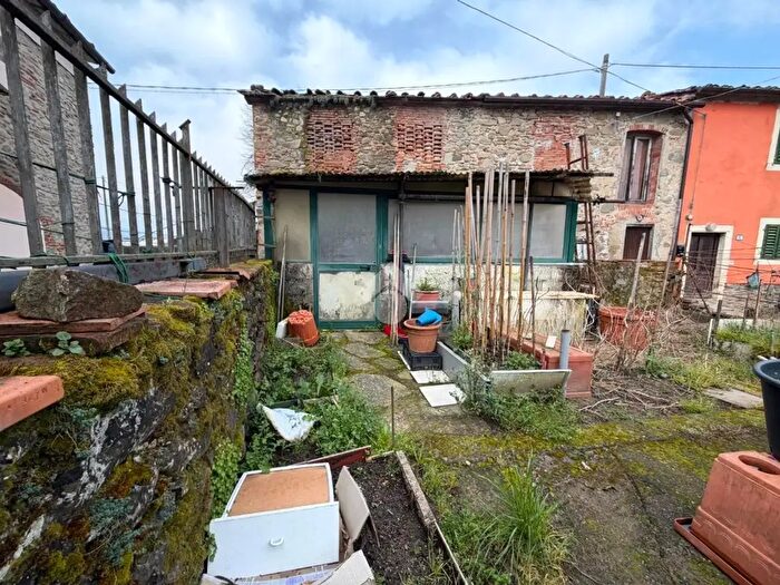 Casa bilocale in vendita in Via Arcale, Pistoia