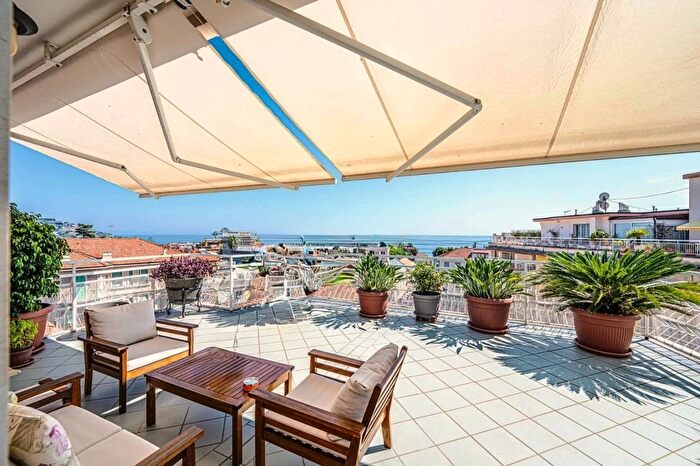 Appartamento con 8 locali in vendita in Via della Repubblica, Sanremo